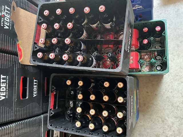 Partij lege bakken - afbeelding 4 van  4