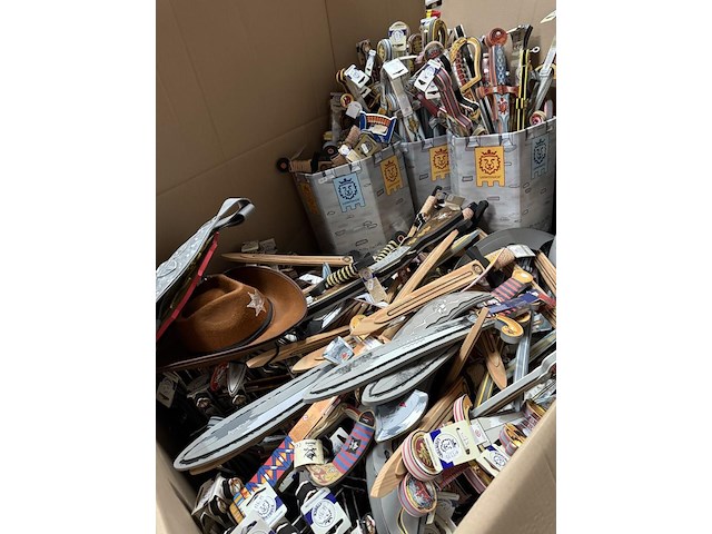 Partij liontouch zwaarden - afbeelding 6 van  6