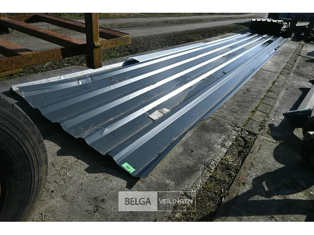 Partij metalen dakplaten - afbeelding 1 van  4