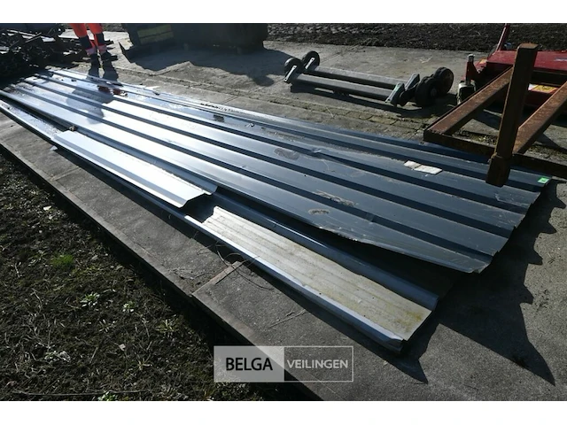 Partij metalen dakplaten - afbeelding 2 van  4