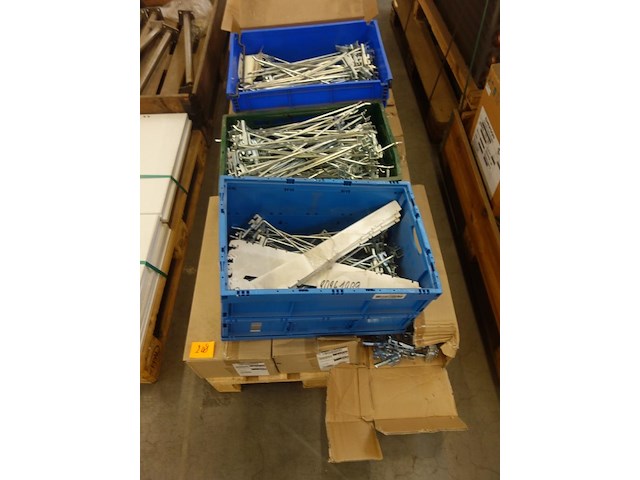 Partij metalen draagarmen - afbeelding 1 van  7