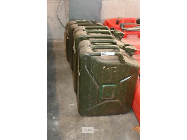 Partij metalen jerrycans - afbeelding 1 van  4