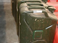 Partij metalen jerrycans - afbeelding 1 van  4