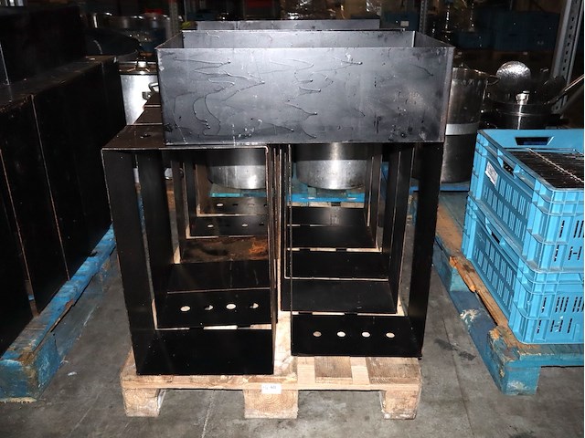 Partij metalen omkadering (plm 13) - afbeelding 1 van  3