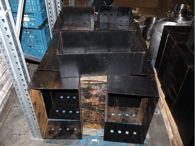 Partij metalen omkadering (plm 18) - afbeelding 2 van  3