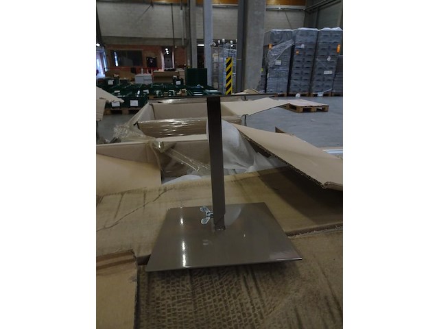 Partij metalen statieven - afbeelding 1 van  4