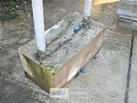 Partij metalen vuilnisbakken met betonnen voet - afbeelding 7 van  7