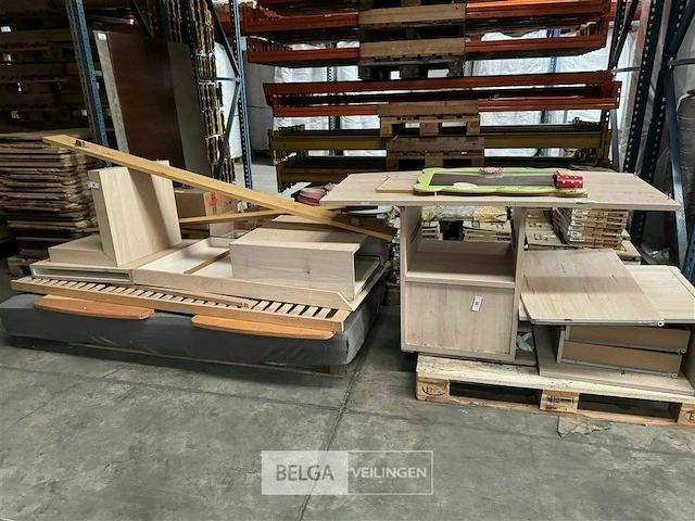 Partij meubels kasten en bed - afbeelding 8 van  13