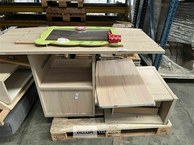 Partij meubels kasten en bed - afbeelding 9 van  13
