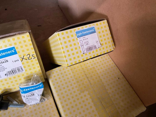 Partij moeren schroeven - afbeelding 2 van  9