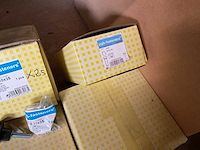 Partij moeren schroeven - afbeelding 2 van  9