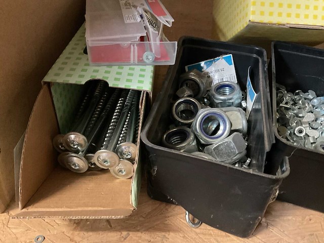 Partij moeren schroeven - afbeelding 9 van  9