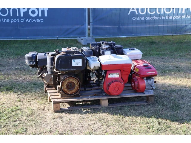 Partij motoren diverse - afbeelding 1 van  1