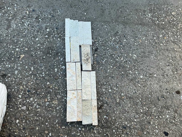 Partij muurtstrips op pallet - afbeelding 1 van  4