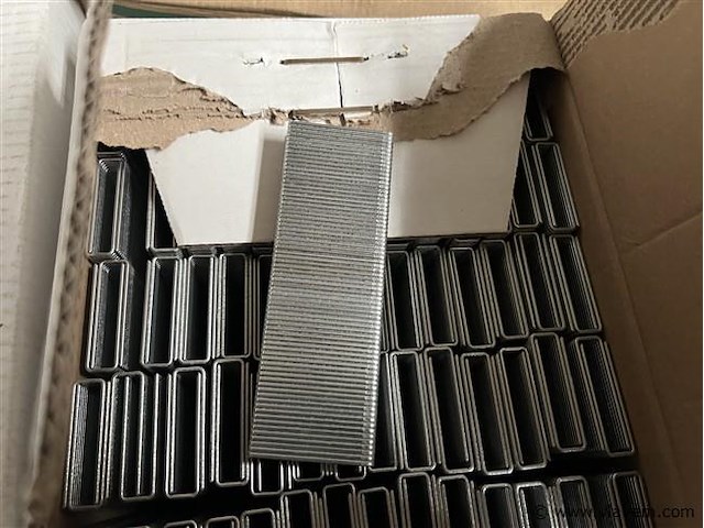 Partij nieten, (zonder pallet) - afbeelding 2 van  2