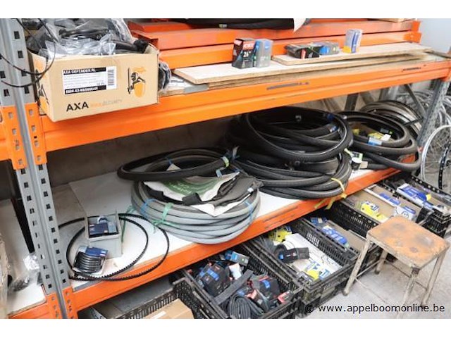 Partij nieuwe fietsonderdelen wo helmen, sloten, velgen enz - afbeelding 11 van  18