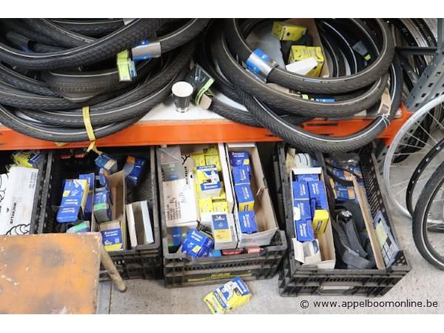 Partij nieuwe fietsonderdelen wo helmen, sloten, velgen enz - afbeelding 12 van  18