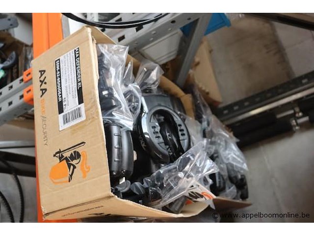 Partij nieuwe fietsonderdelen wo helmen, sloten, velgen enz - afbeelding 15 van  18