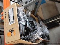 Partij nieuwe fietsonderdelen wo helmen, sloten, velgen enz - afbeelding 15 van  18