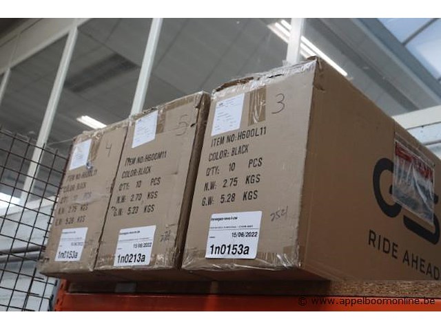 Partij nieuwe fietsonderdelen wo helmen, sloten, velgen enz - afbeelding 17 van  18