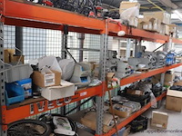 Partij nieuwe fietsonderdelen wo helmen, sloten, velgen enz