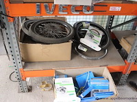 Partij nieuwe fietsonderdelen wo helmen, sloten, velgen enz - afbeelding 2 van  18