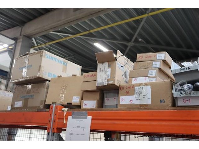 Partij nieuwe fietsonderdelen wo helmen, sloten, velgen enz - afbeelding 8 van  18