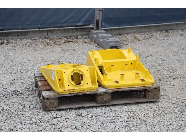 Partij onderdelen trilplaten wacker neuson - afbeelding 1 van  1
