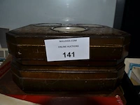 Partij oude foto's en prenten, 2 medailles, houten kistje, 3 blikken dozen, 25 papieren met zegels - afbeelding 4 van  20