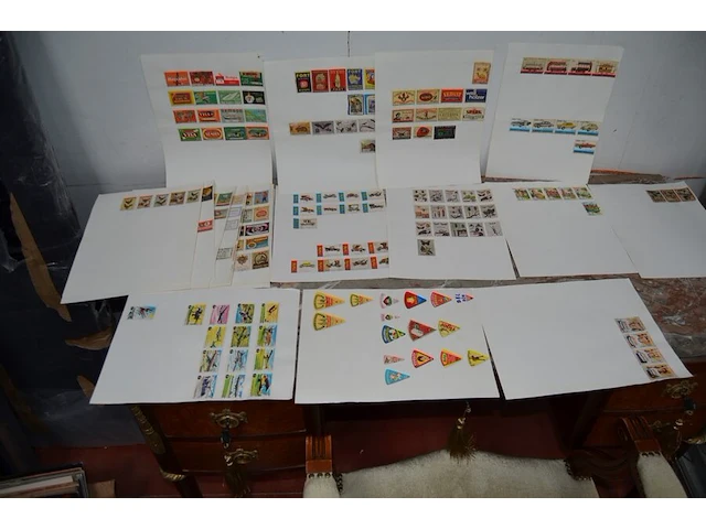 Partij oude foto's en prenten, 2 medailles, houten kistje, 3 blikken dozen, 25 papieren met zegels - afbeelding 8 van  20