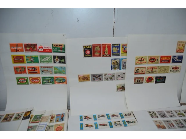 Partij oude foto's en prenten, 2 medailles, houten kistje, 3 blikken dozen, 25 papieren met zegels - afbeelding 9 van  20