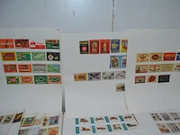 Partij oude foto's en prenten, 2 medailles, houten kistje, 3 blikken dozen, 25 papieren met zegels - afbeelding 9 van  20