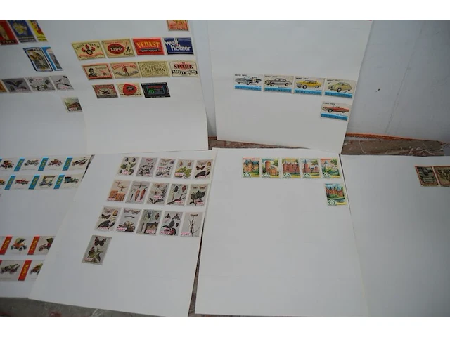 Partij oude foto's en prenten, 2 medailles, houten kistje, 3 blikken dozen, 25 papieren met zegels - afbeelding 10 van  20