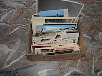Partij oude foto's en prenten, 2 medailles, houten kistje, 3 blikken dozen, 25 papieren met zegels - afbeelding 11 van  20