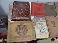 Partij oude foto's en prenten, 2 medailles, houten kistje, 3 blikken dozen, 25 papieren met zegels - afbeelding 14 van  20