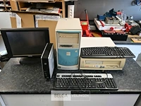 Partij oude pc'c en klavieren - afbeelding 1 van  4
