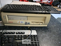 Partij oude pc'c en klavieren - afbeelding 3 van  4