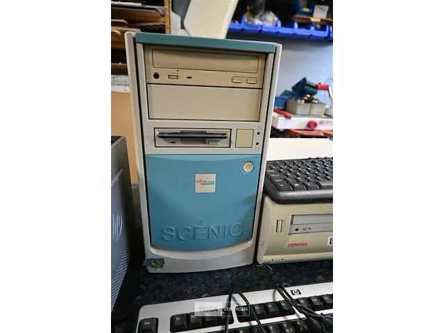 Partij oude pc'c en klavieren - afbeelding 4 van  4