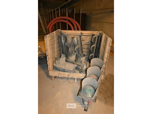 Partij oude verkeerslichten - afbeelding 1 van  6