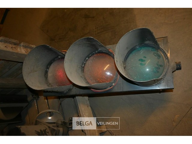 Partij oude verkeerslichten - afbeelding 2 van  6