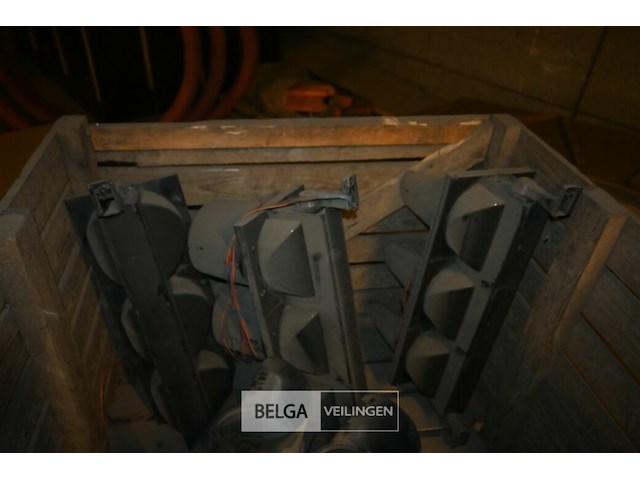 Partij oude verkeerslichten - afbeelding 5 van  6