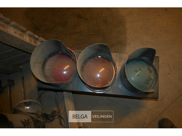 Partij oude verkeerslichten - afbeelding 6 van  6