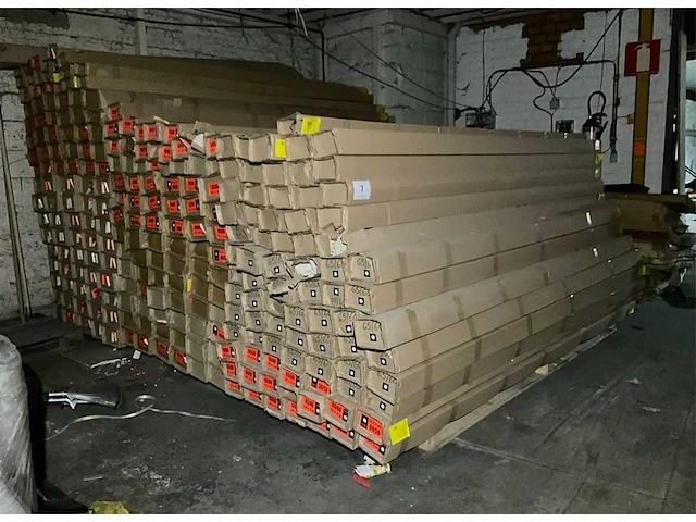 Partij pakken dakrand polyprofil - afbeelding 1 van  7