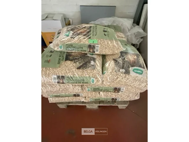 Partij pellets 15 kg 100% dennenhout ca. 19 stuks - afbeelding 1 van  3