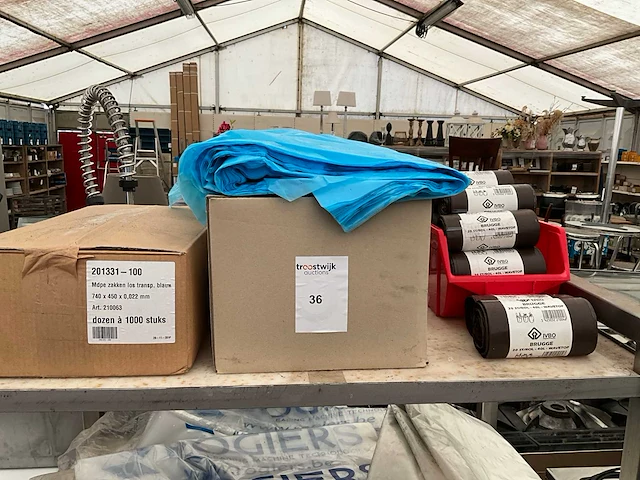 Partij plastic zakken - afbeelding 1 van  2