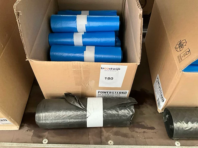 Partij plastic zakken. - afbeelding 1 van  1
