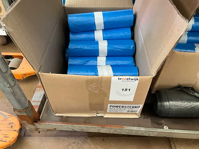 Partij plastic zakken. - afbeelding 1 van  1