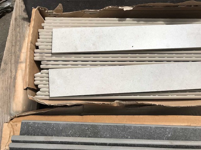 Partij plinten 1 palet - afbeelding 3 van  5