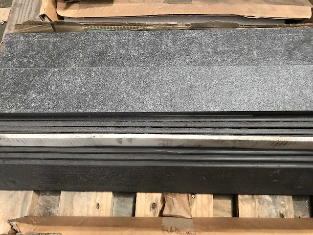 Partij plinten 1 palet - afbeelding 4 van  5