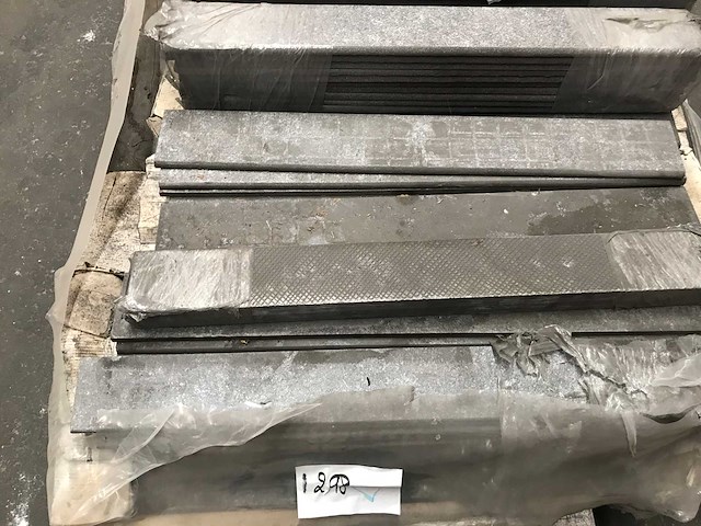 Partij plinten 1 palet - afbeelding 2 van  5